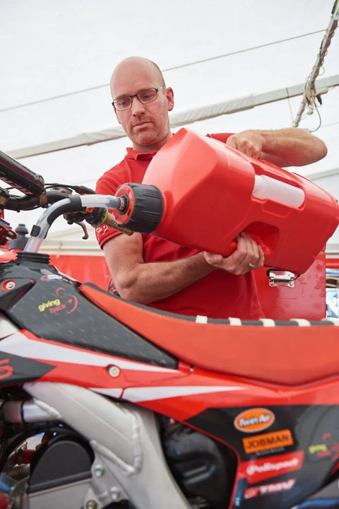 Degviela kanna POLISPORT Pro Octane 10,2 L ar uzpildes šļūteni POLISPORT MOTOVEIKALS 21