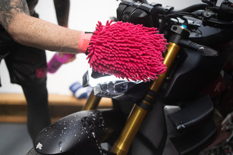 Mazgāšanas cimds 2-in-1 Microfibre Wash Mitt Muc-Off 20411 MUC-OFF MOTOVEIKALS 21