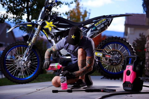 Motociklu mazgāšanas līdzeklis Muc-Off 1L MUC-OFF MOTOVEIKALS 21