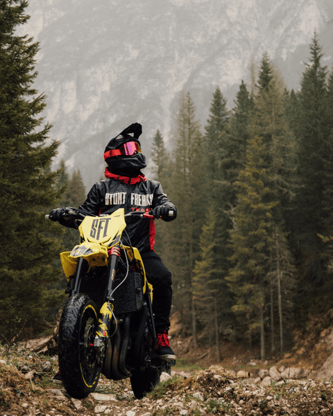 Motokrosa ķivere SFT Flatout Blackedition melna STUNT FREAKS TEAM MOTOVEIKALS 21