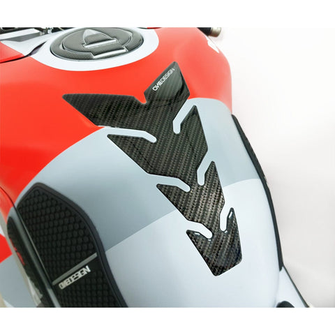 Bākas uzlīme ONEDESIGN CARBON LOOK ONEDESIGN MOTOVEIKALS 21