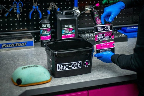 Gaisa filtru eļļa Air Filter Oil Muc-Off 1L MUC-OFF MOTOVEIKALS 21