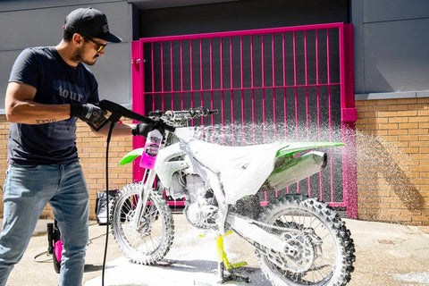 Motociklu mazgāšanas līdzeklis Muc-Off 1L MUC-OFF MOTOVEIKALS 21