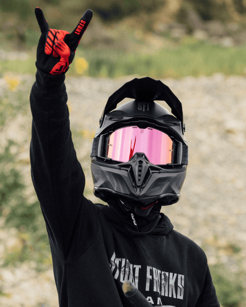 Motokrosa ķivere SFT Flatout Blackedition melna STUNT FREAKS TEAM MOTOVEIKALS 21