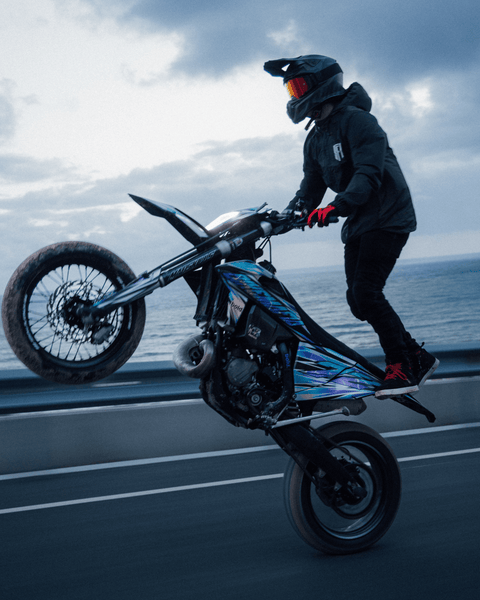 Motokrosa ķivere SFT Flatout Blackedition melna STUNT FREAKS TEAM MOTOVEIKALS 21