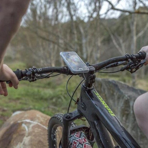 Tālruņa "pončo" QUAD LOCK iPHONE 11 Pro - ūdens izturīgs QUAD LOCK MOTOVEIKALS 21