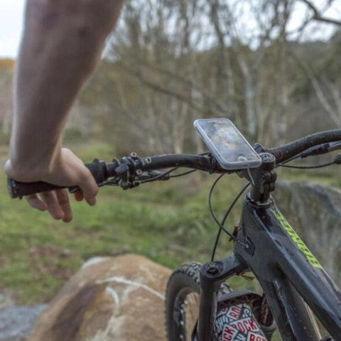 Tālruņa "pončo" QUAD LOCK iPHONE 14 Pro - ūdens izturīgs QUAD LOCK MOTOVEIKALS 21