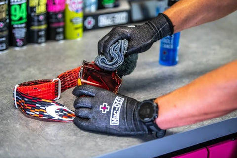 Vizieru / lēcu / briļļu tīrītājs MUC OFF 250ml MUC-OFF MOTOVEIKALS 21